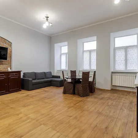 On Stavropihiiska Street 3