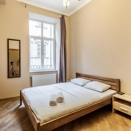 On Stavropihiiska Street 3