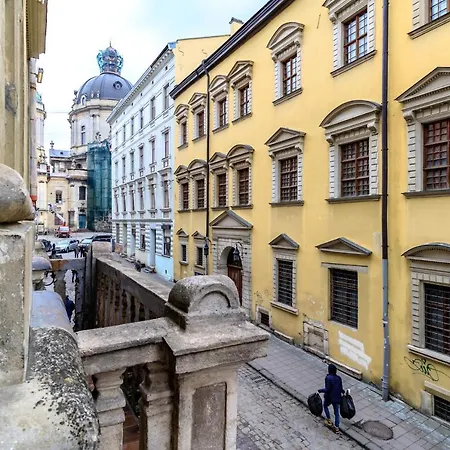 On Stavropihiiska Street 3