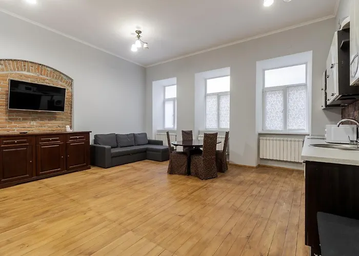 On Stavropihiiska Street 3