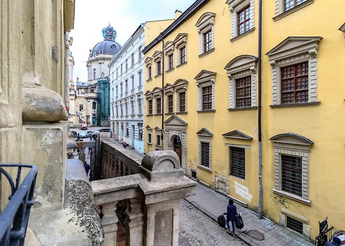 On Stavropihiiska Street 3