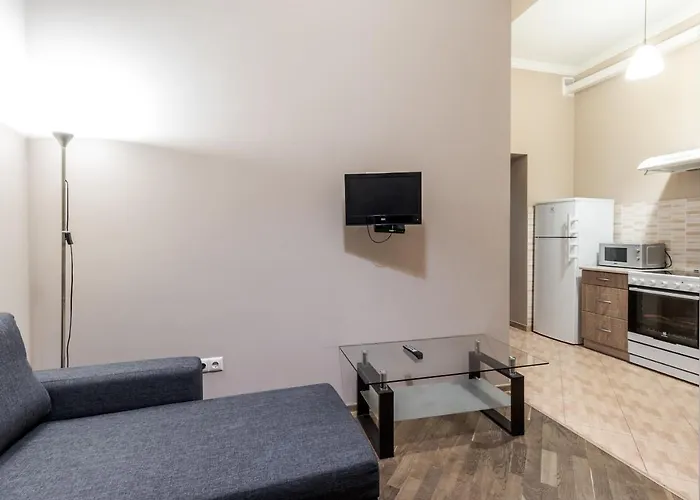 On Stavropihiiska Street 3 *